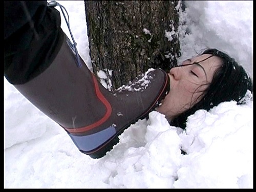 露出素人妻 雪責め地獄サンプル6